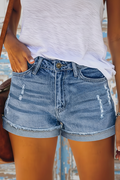 Short en jean délicatement usé, ultra stylé avec ourlet roulé, parfait pour un look casual, moderne et résolument branché