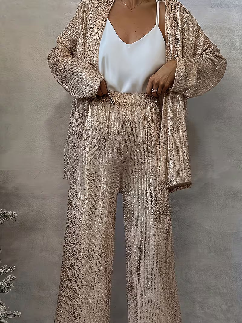 Cet ensemble ultra stylé combine un top scintillant en sequins et un pantalon pour un look moderne et 100% vibe city-chic. Du rooftop au dîner tendance