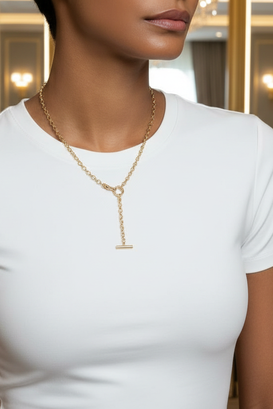 Collier cravate Kalithéa en plaqué or 18 carats, mailles forçat XL au design vintage revisité, une pièce signature au luxe moderne, éclat durable et élégance irrésistible