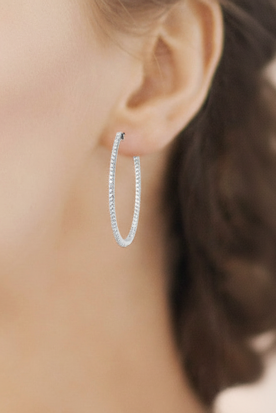 Créoles Héliora – Argent 925 rhodié & éclat de zirconium, 40 mm de pure lumière pour une allure luxe, moderne et irrésistiblement chic.