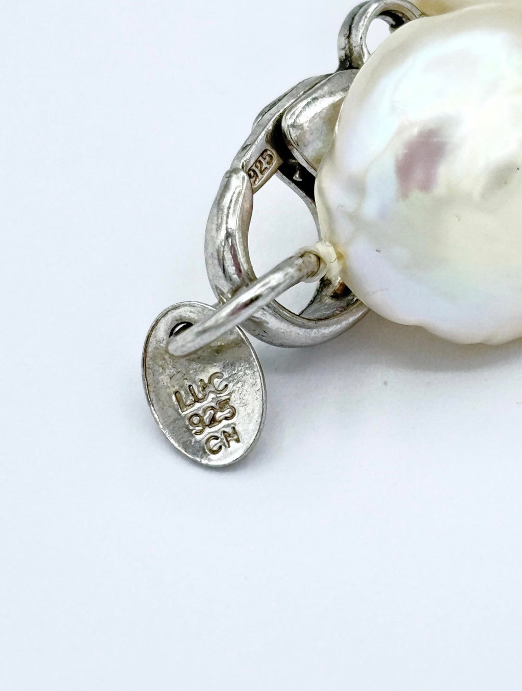 Collier de Designer minimaliste en vraies perles baroques – Élégance brutaliste raffinée