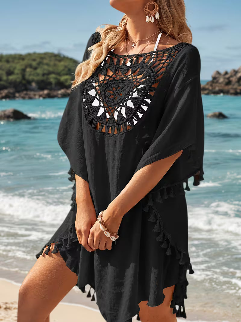 Robe de plage en crochet floral style patchwork, audacieuse et ultra tendance, qui mêle textures et motifs pour un look bohème chic, lumineux et irrésistiblement estival