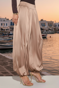 Pantalon lanterne fluide et scintillant qui sublime chaque mouvement, alliant confort, élégance et style moderne du brunch à la soirée