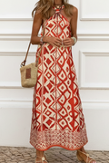 Robe longue raffinée à imprimé géométrique avec col halter, élégante et moderne, qui sublime la silhouette avec un style chic et résolument tendance