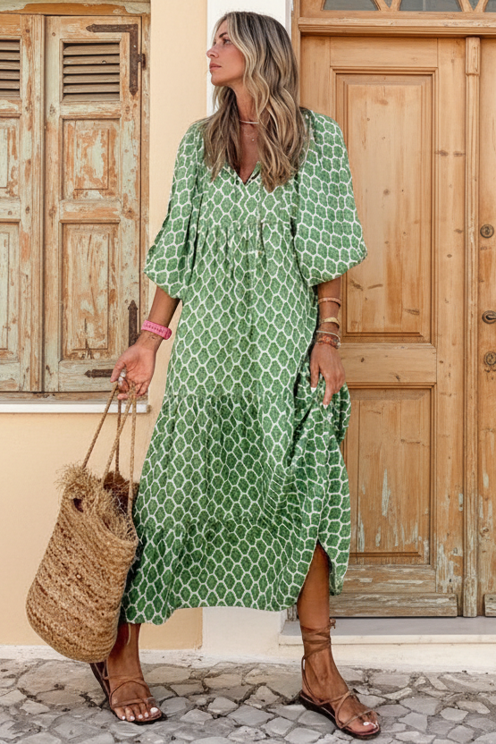 Robe longue gracieuse et énergique, coupe flatteuse et virevoltante, la robe bohème pep's par excellence