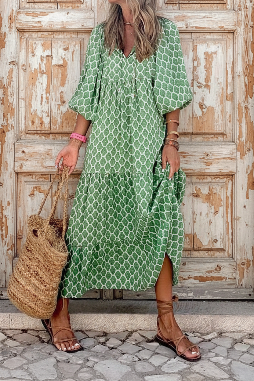 Robe longue gracieuse et énergique, coupe flatteuse et virevoltante, la robe bohème pep's par excellence