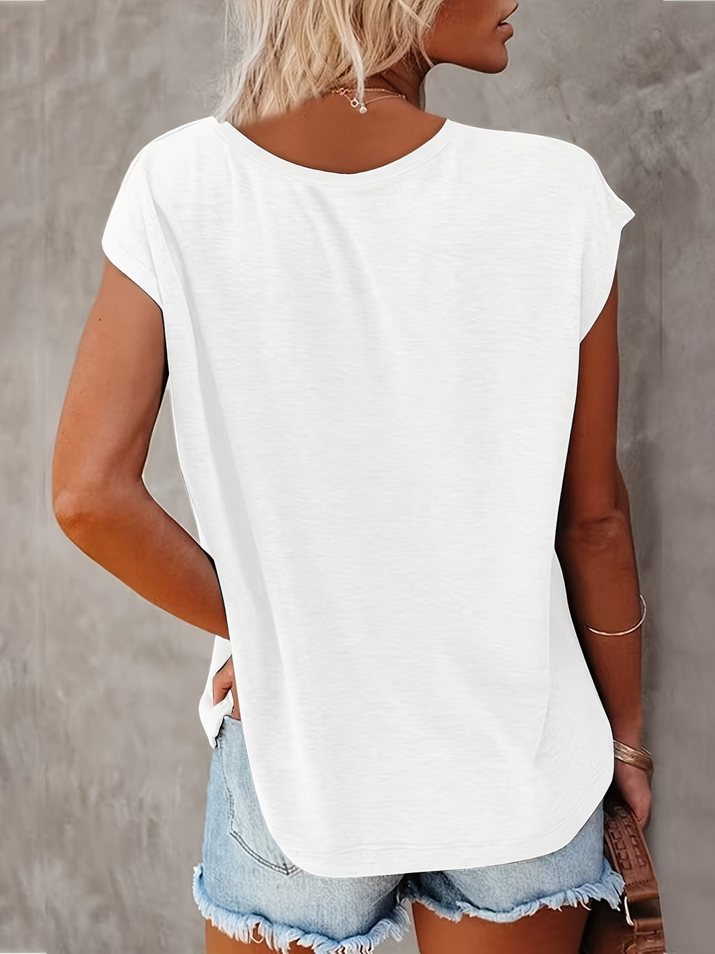 T-shirt Femme à Manches Chauve-Souris — Vogue Française
