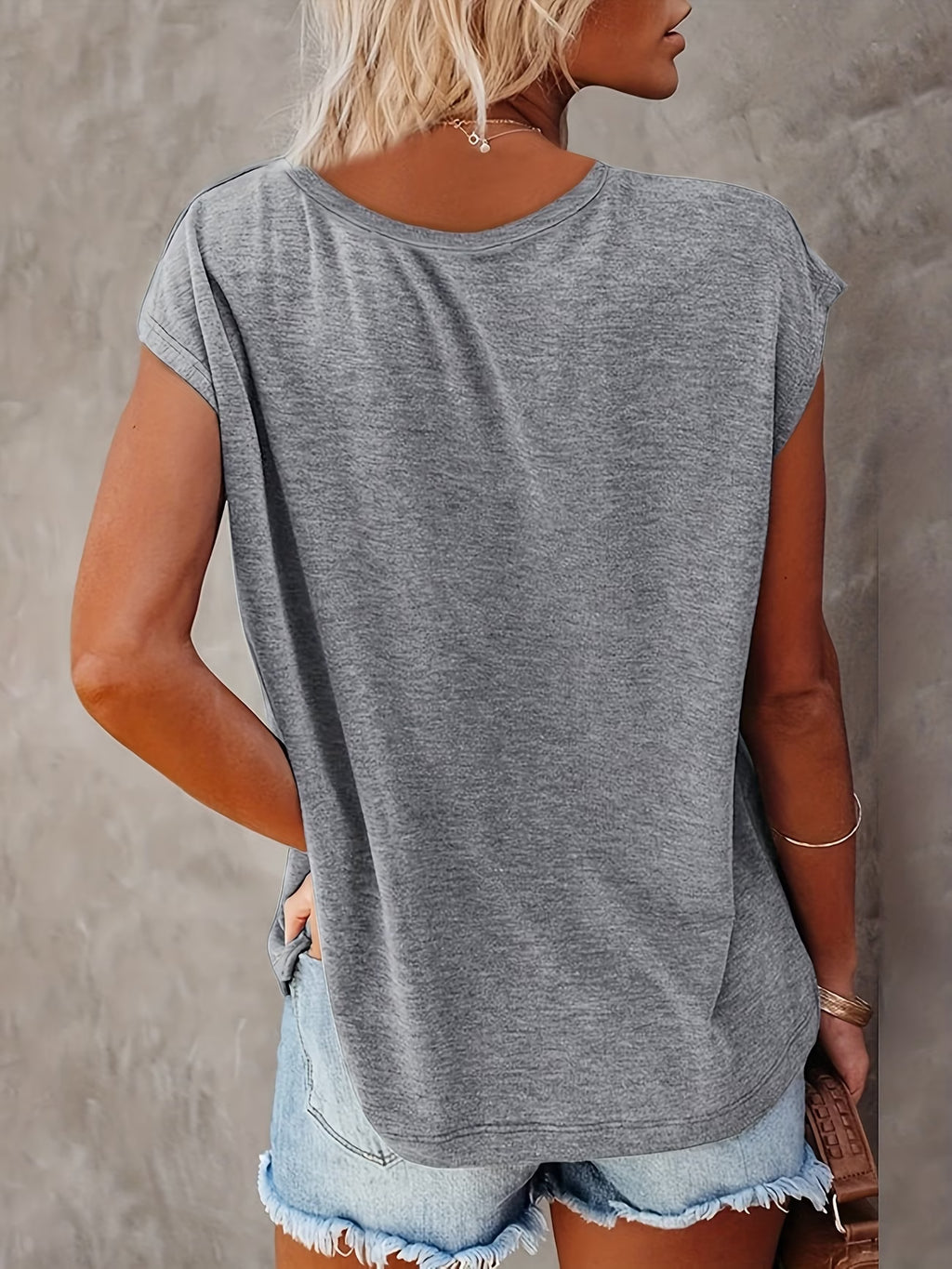 T-shirt Femme à Manches Chauve-Souris — Vogue Française