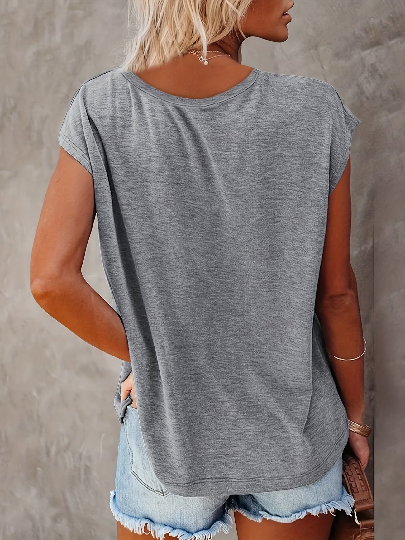 T-shirt Femme à Manches Chauve-Souris — Vogue Française