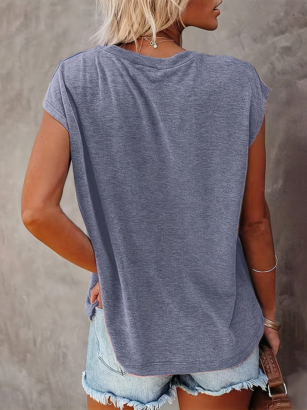 T-shirt Femme à Manches Chauve-Souris — Vogue Française