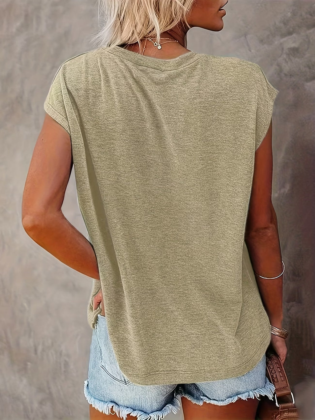 T-shirt Femme à Manches Chauve-Souris — Vogue Française