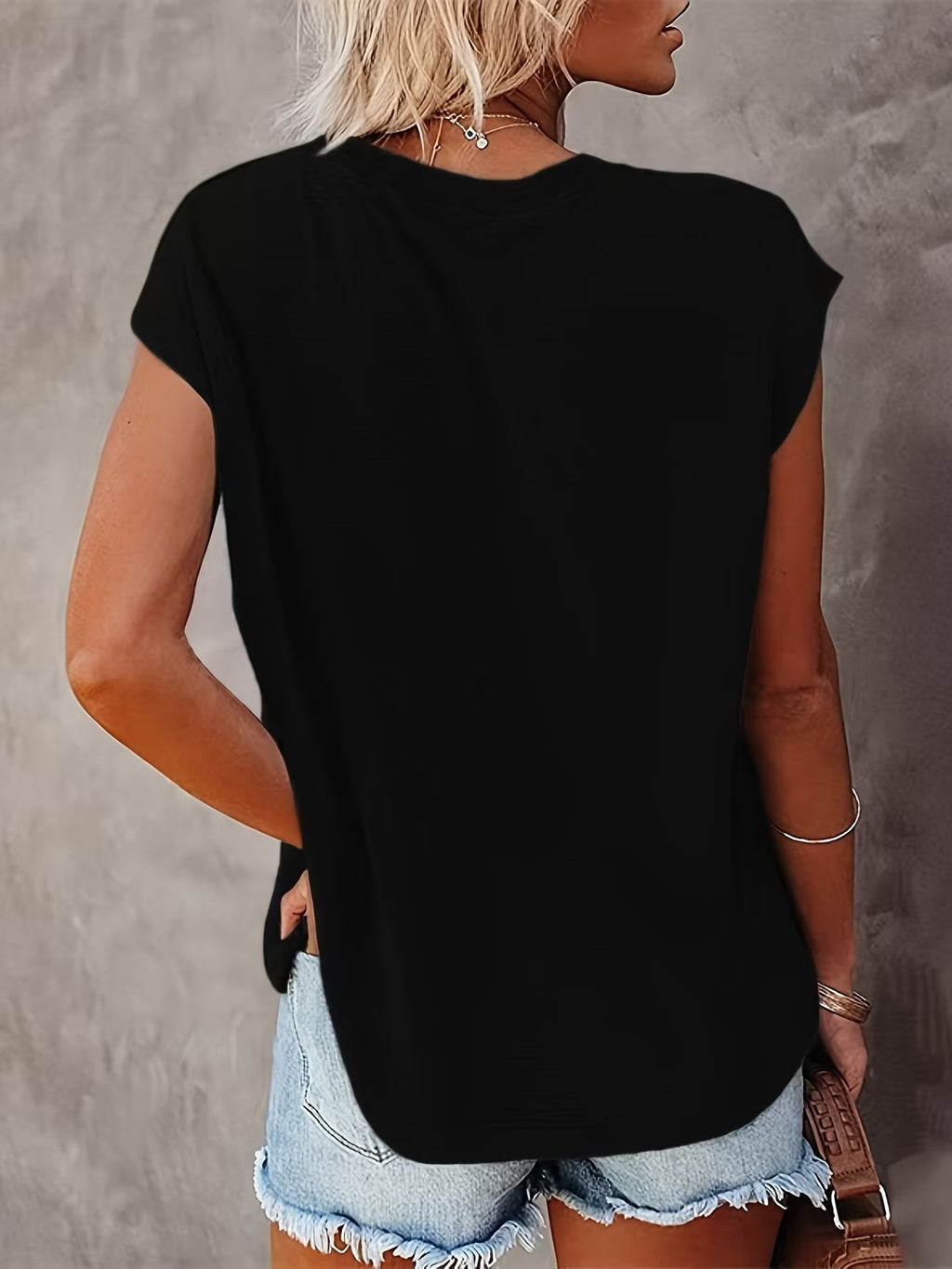 T-shirt Femme à Manches Chauve-Souris — Vogue Française