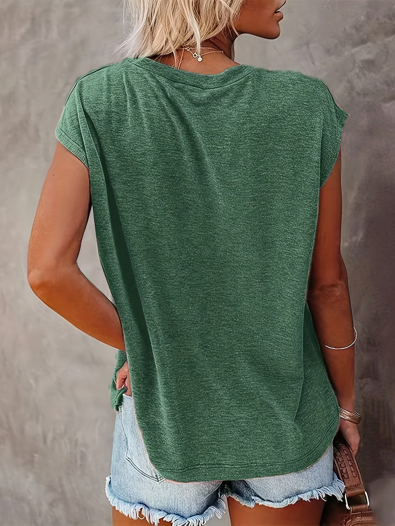 T-shirt Femme à Manches Chauve-Souris — Vogue Française