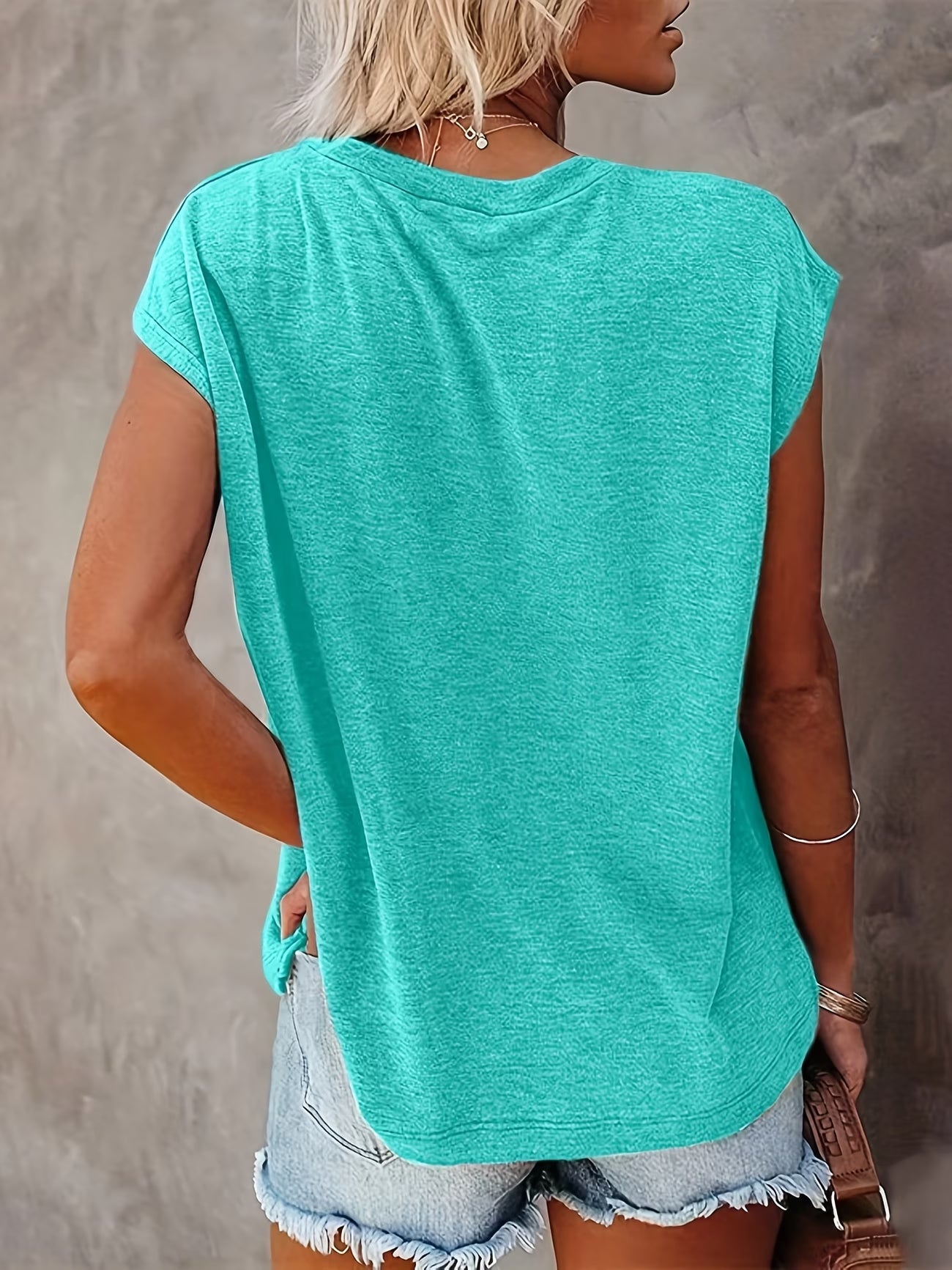T-shirt Femme à Manches Chauve-Souris — Vogue Française
