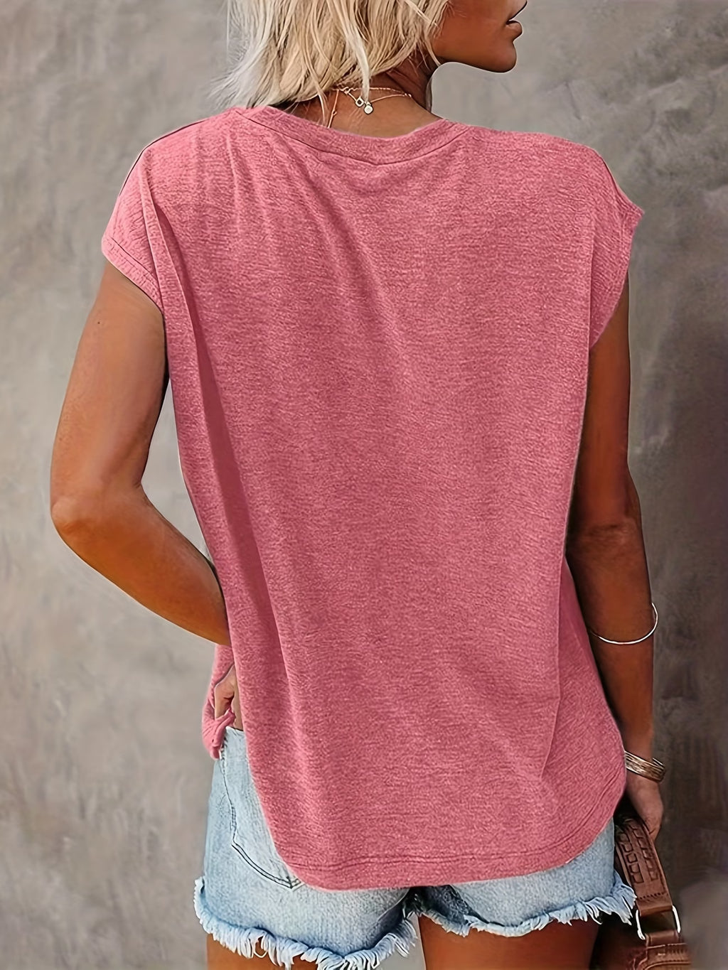 T-shirt Femme à Manches Chauve-Souris — Vogue Française