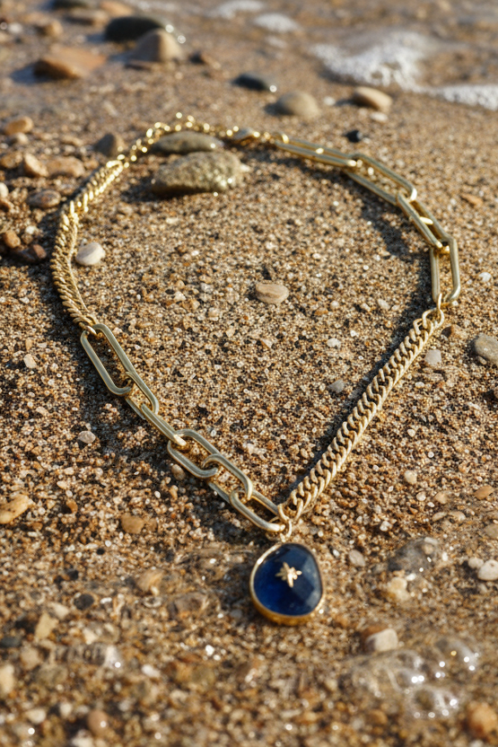 Collier choker Astéria en métal doré inoxydable. Trendy et chic. Modèle unique so shiny