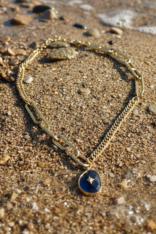 Collier choker Astéria en métal doré inoxydable — Vogue Française