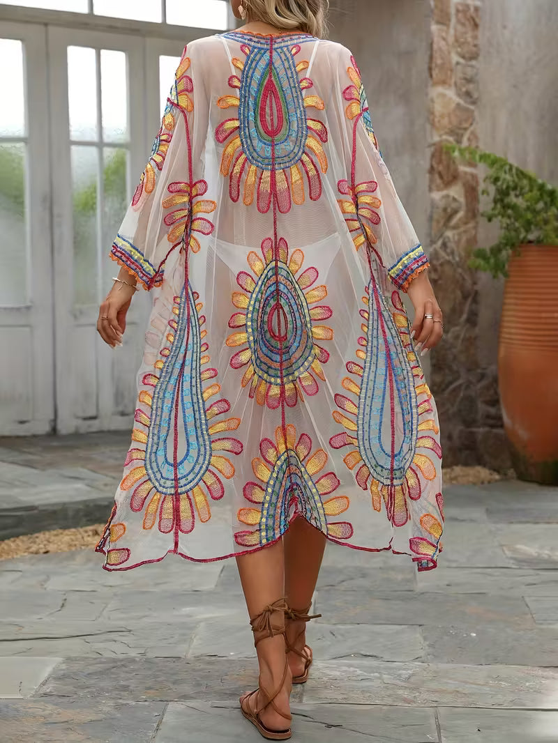 Kimono bohème de plage radieux, incarnation du fun et de la fête pour une soirée cocktail on the beach ou une pool party