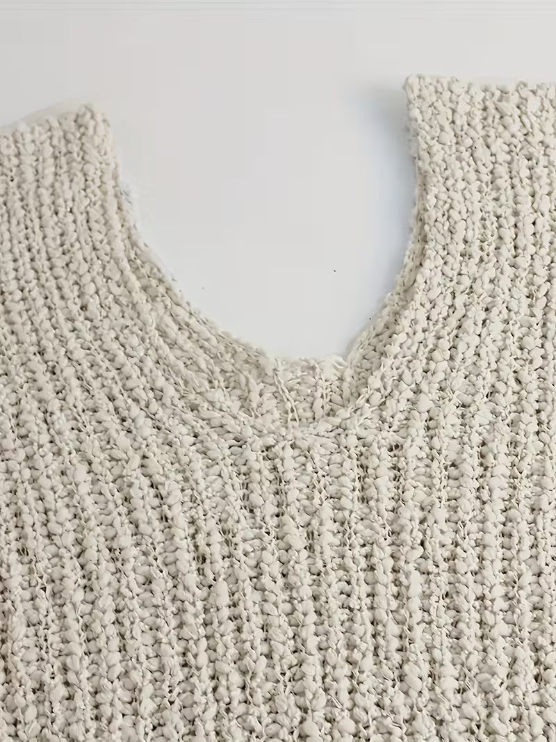 Pull élégant loose en tricot léger, ultra confortable, avec col V devant et derrière, parfait pour un look chic, moderne et effortless en toute saison