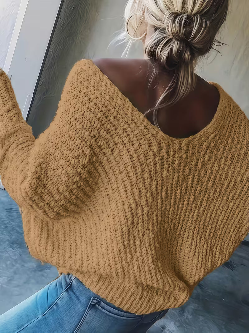 Pull élégant loose en tricot léger, ultra confortable, avec col V devant et derrière, parfait pour un look chic, moderne et effortless en toute saison