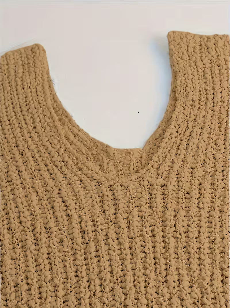 Pull élégant loose en tricot léger, ultra confortable, avec col V devant et derrière, parfait pour un look chic, moderne et effortless en toute saison