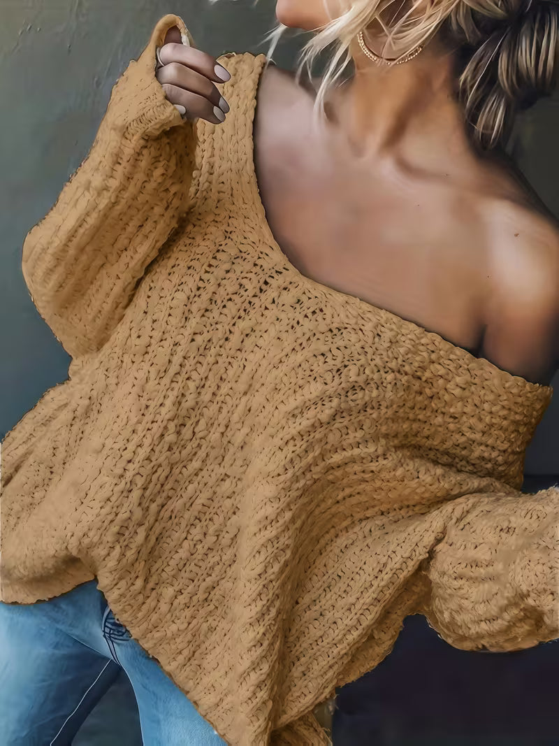 Pull élégant loose en tricot léger, ultra confortable, avec col V devant et derrière, parfait pour un look chic, moderne et effortless en toute saison