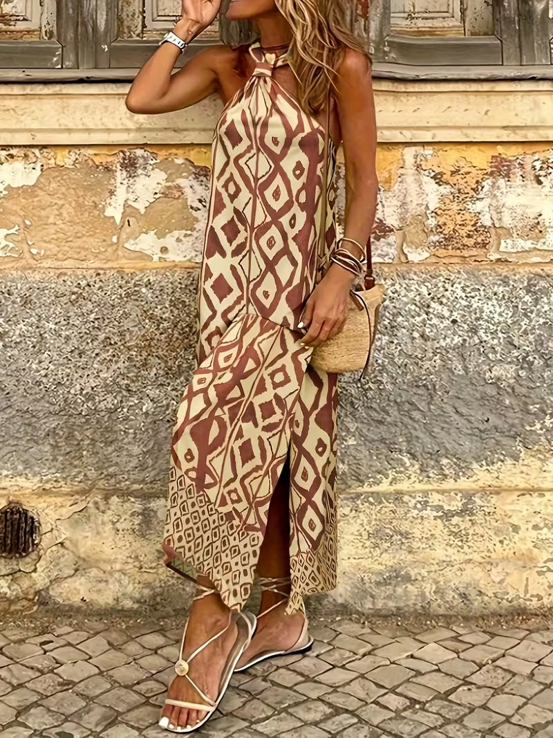 Robe longue raffinée à imprimé géométrique avec col halter, élégante et moderne, qui sublime la silhouette avec un style chic et résolument tendance