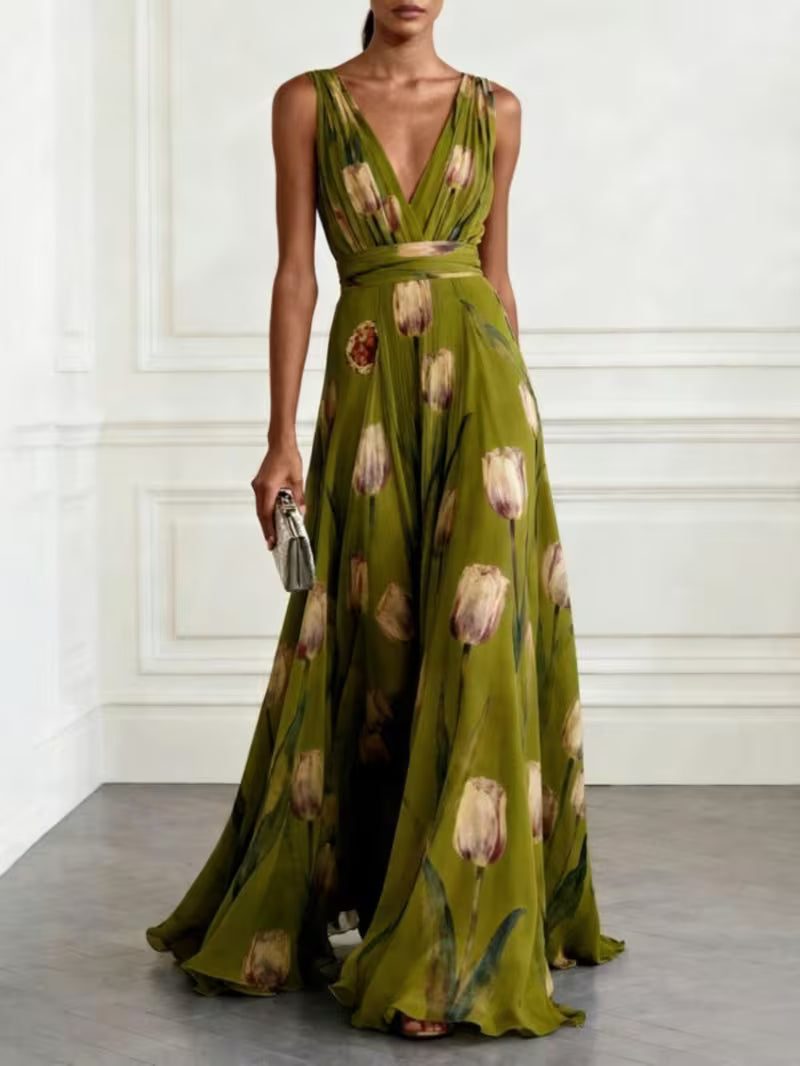 Robe de cocktail longue vaporeuse à imprimé tulipes, légère et élégante, qui sublime la silhouette avec une touche florale chic et une allure fluide irrésistiblement romantique